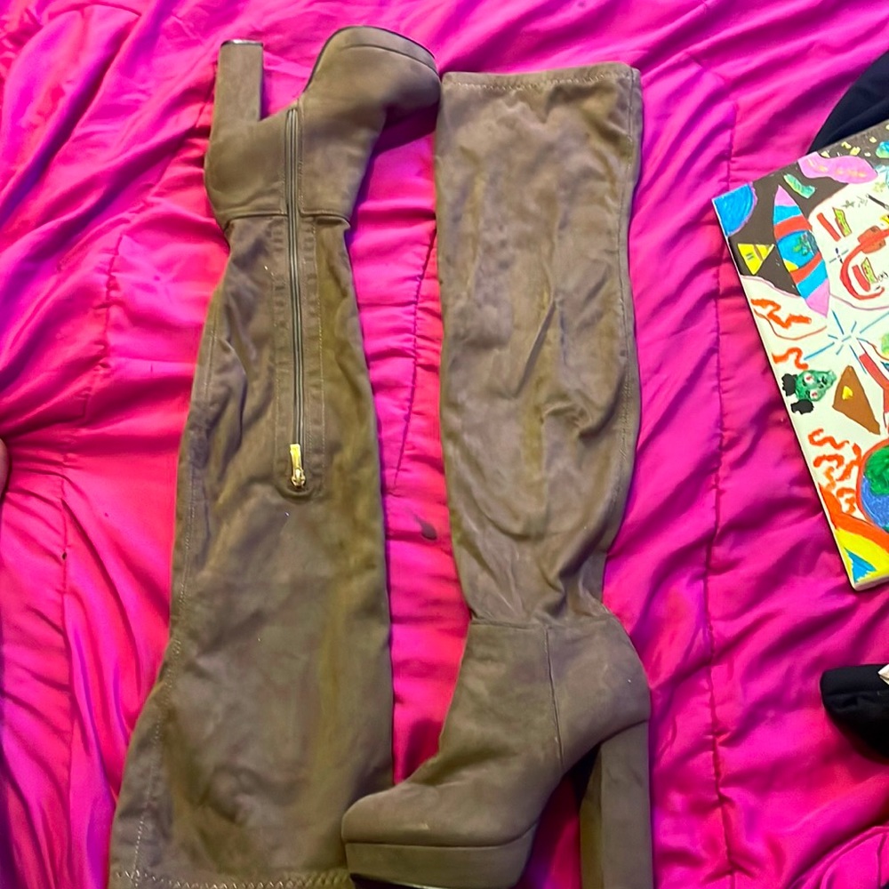 Thigh high boots perfect for fall & winter ❄️